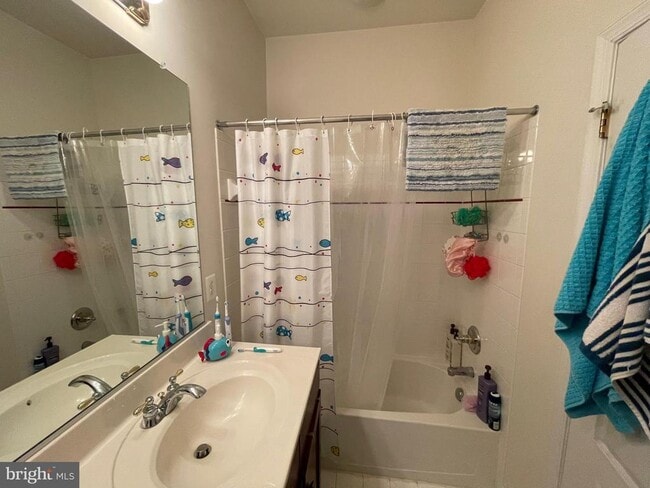 Building Photo - 22098 Avonworth Square