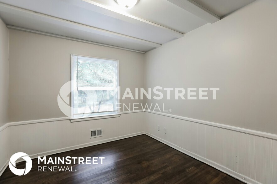 Building Photo - 9505 Newton Ave