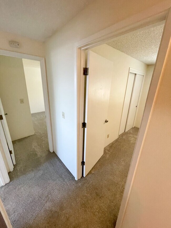 Building Photo - 3 Bedroom, 2 bath Spacious home in Moyina ...
