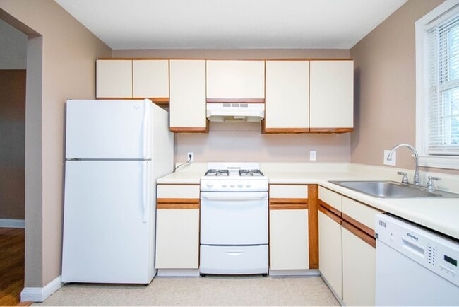 Building Photo - 1540 Memorial Ave