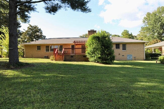 Building Photo - 549 Pringle Dr