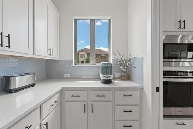 Building Photo - 3800 Sandhill Crane Dr
