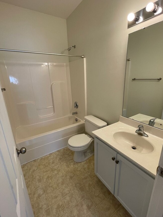 Building Photo - 2BR Townhome w/ Deeded Parking, In-Unit W/D, Patio in Optimist Park