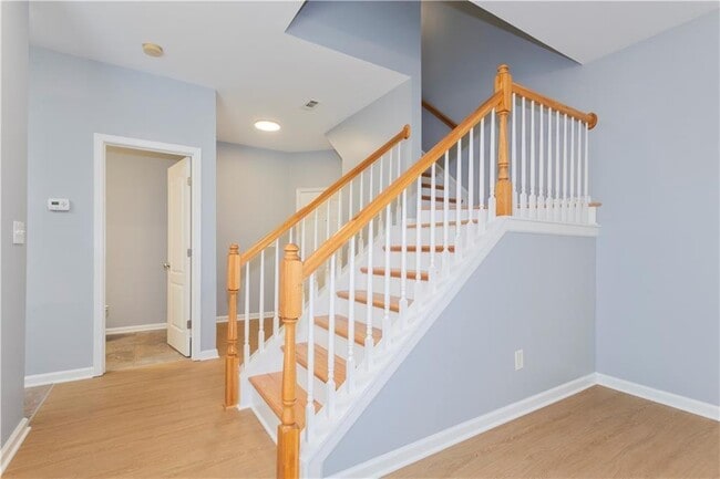 Building Photo - 995 Treymont Way SW