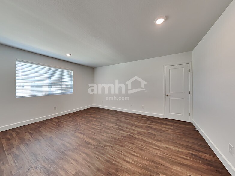 Building Photo - 10413 Medusita St