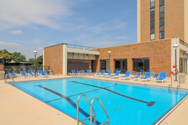 Building Photo - Spacious 1 bed lakeview end unit in Lincol...