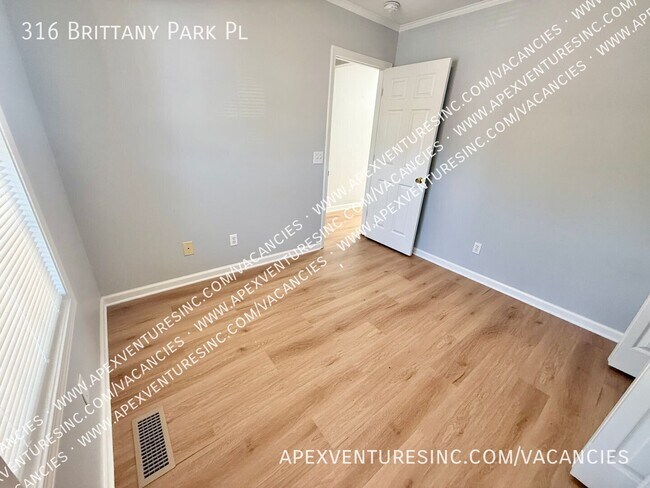 Building Photo - 316 Brittany Park Pl