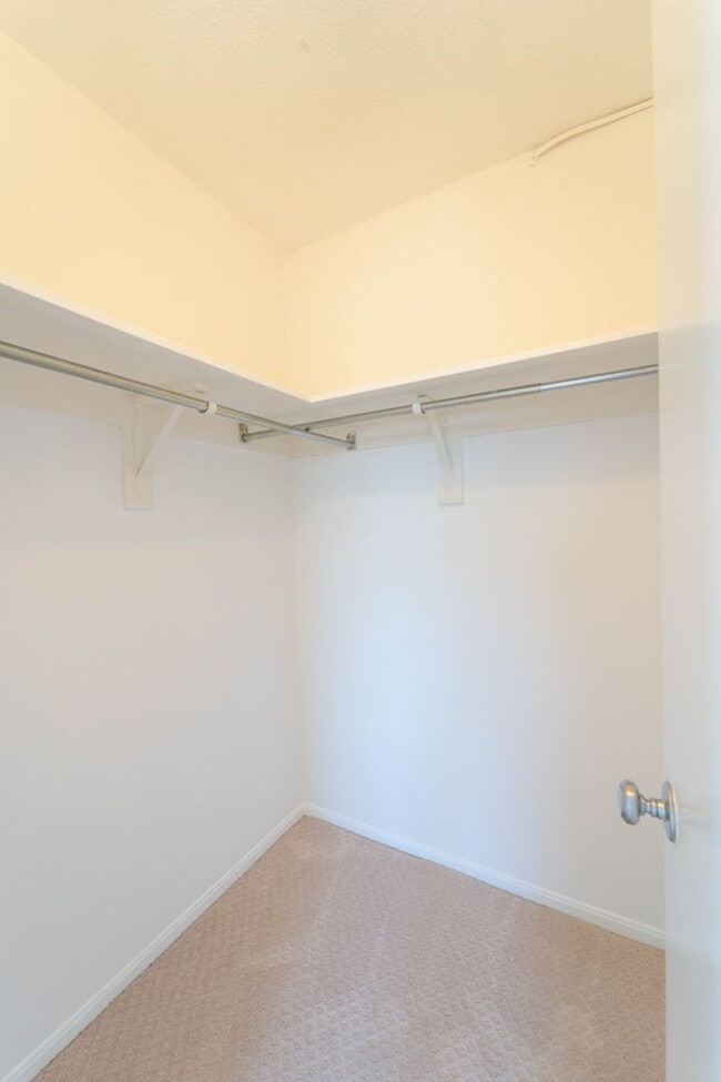 Building Photo - 8370 Greensboro Dr