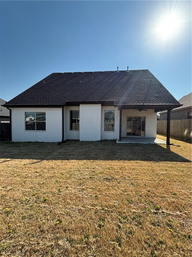 Building Photo - 4400 SW Eggersway Pl