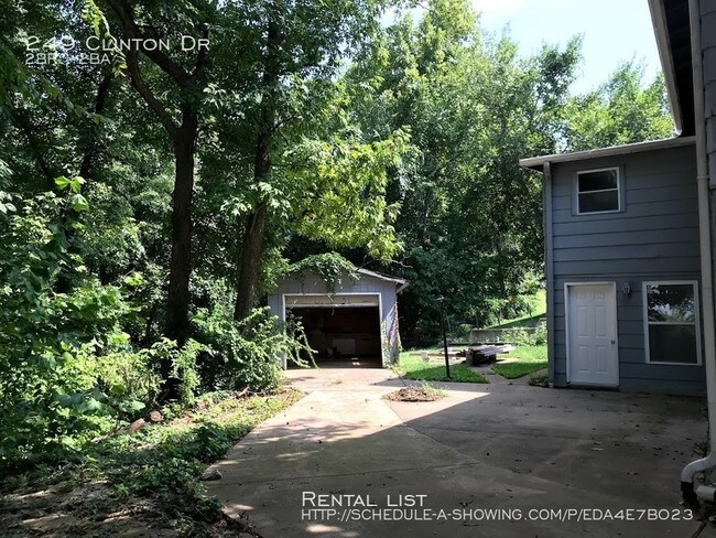 Building Photo - 249 Clinton Dr