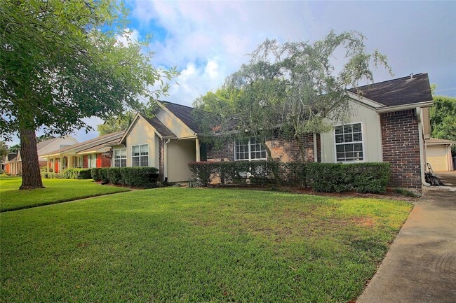 Building Photo - 10306 Bob White Dr