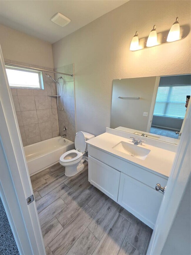 Building Photo - 2208 Limestone Lake Dr