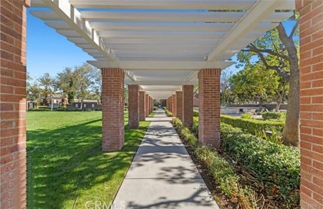 Building Photo - 15723 Parkhouse Dr
