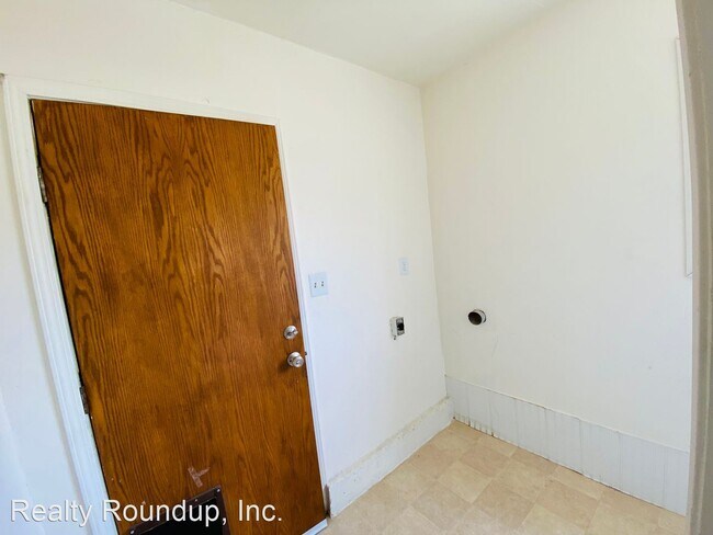 Building Photo - 2 br, 2.5 bath House - 9152 Locust St