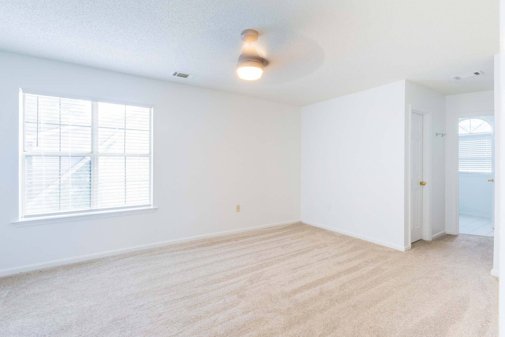 Building Photo - 541 Pointe South Dr