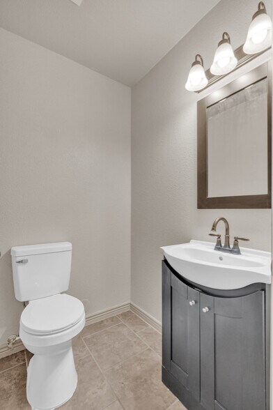 Building Photo - 11714 Dos Palmas Dr