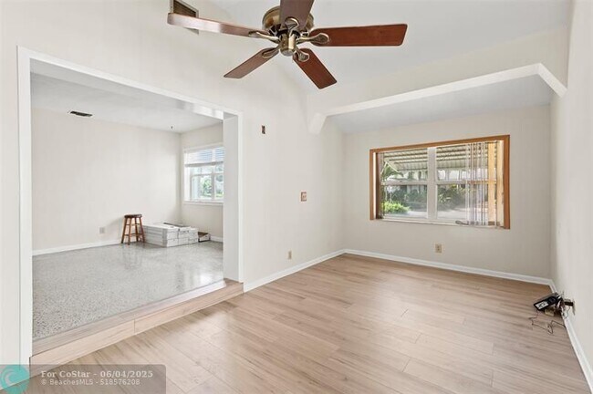 Building Photo - 939 Lytle St