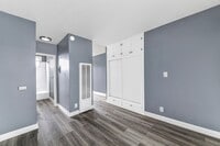 Building Photo - 210 E 29th St