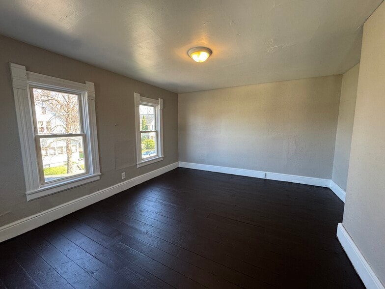 Building Photo - 713 Garfield Ave SW