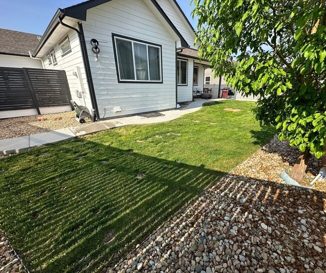 Building Photo - Spacious 3BR House in Firestone