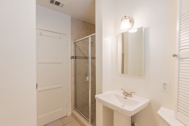 Bathroom - 5025 Kester Ave