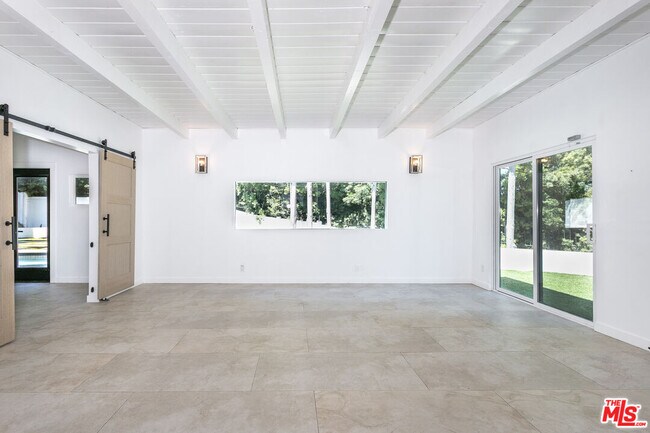 Building Photo - 16733 Oak View Dr