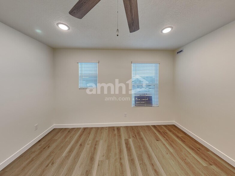 Building Photo - 4702 W Ore Strm Rd