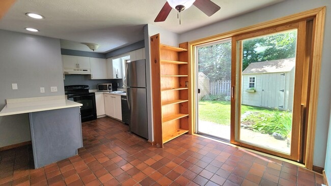 Building Photo - 237 Allen Ave