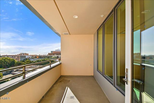 Building Photo - 39 N Los Robles Ave