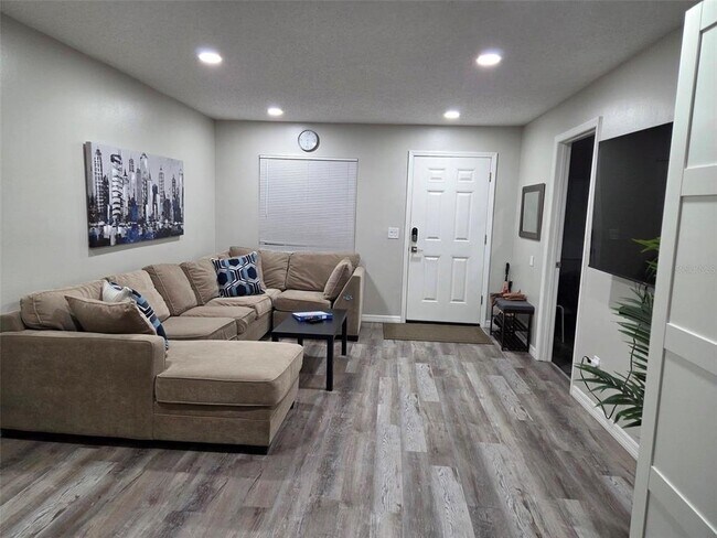 Building Photo - 8024 Candlewoode Dr