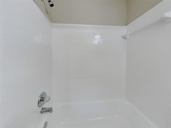 Building Photo - 8527 Woodland Willows Dr