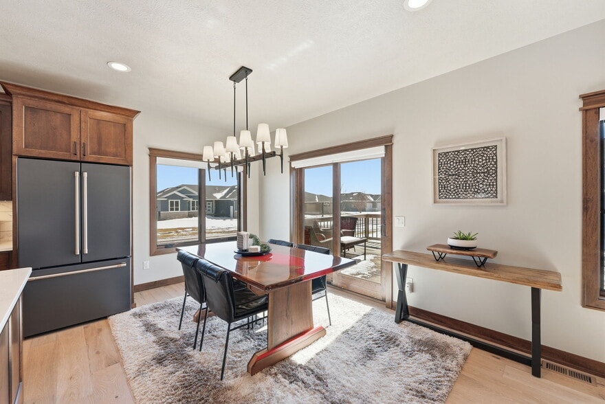 Building Photo - 2701 W Oak Hill Dr