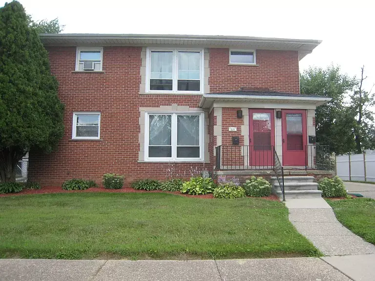 Building Photo - 531 Highland St