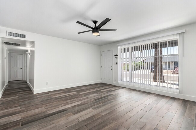 Building Photo - 7813 E Cypress St