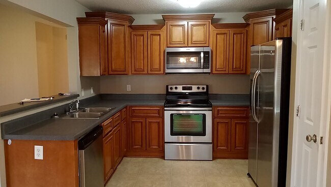 Building Photo - 114 Miller St NE