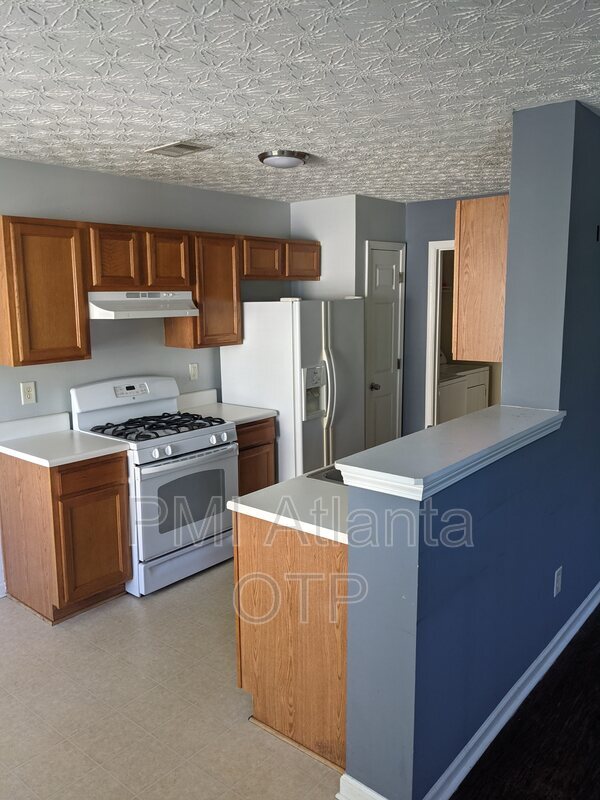 Building Photo - 2150 Lenox Ave