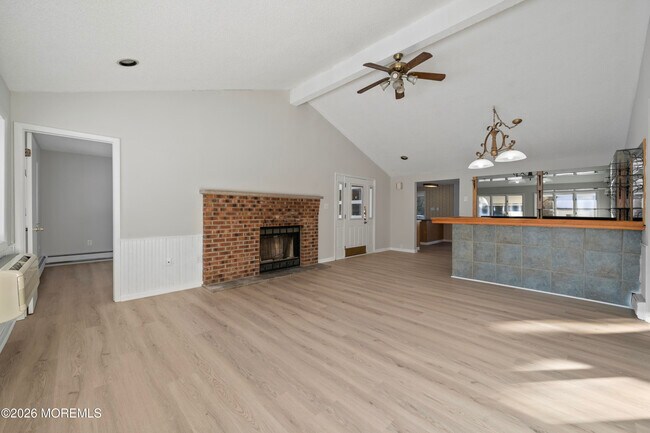 Building Photo - 261 Oak Ave