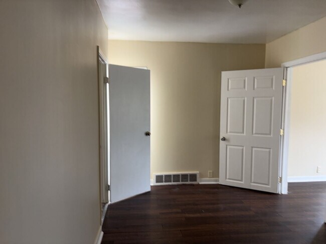 Building Photo - Spacious 5-Bedroom Home with Detached Garage