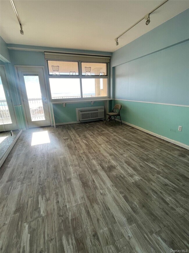 Building Photo - 250 Shore Rd