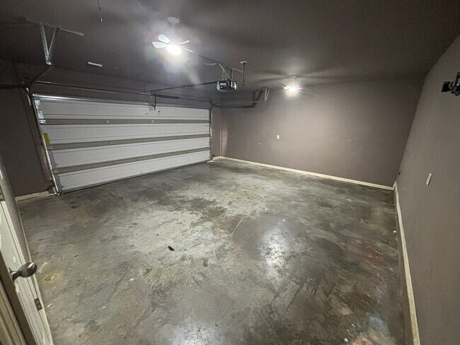 Building Photo - Fall Into Your New Home! 3 Bed, 2 Bath in Springdale Available November