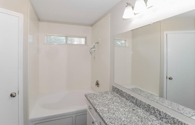 Building Photo - 2604 Hill Street Cove
