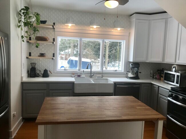 Building Photo - 8307 Greenwood Ave