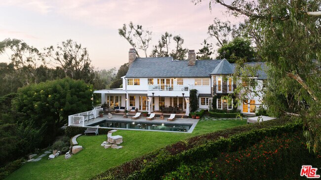 Primary Photo - 6825 Zumirez Dr