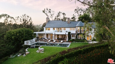 Building Photo - 6825 Zumirez Dr