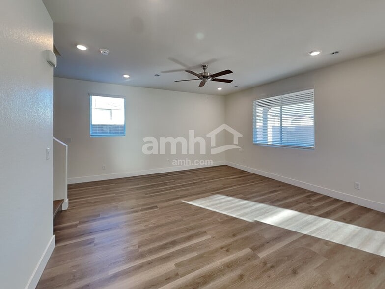 Building Photo - 8911 Dwarf Chin Ave