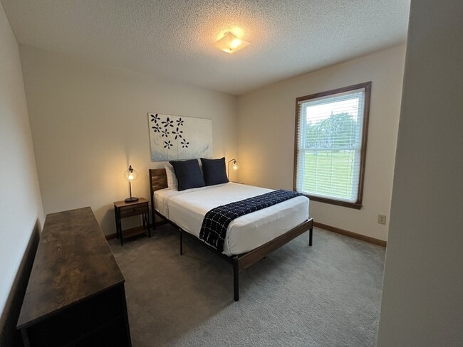 Building Photo - 49 Baysprings Court - 3