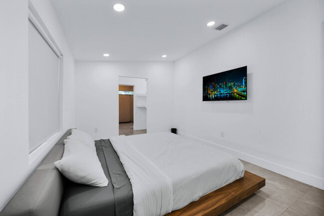 Building Photo - 112 NW 53rd St