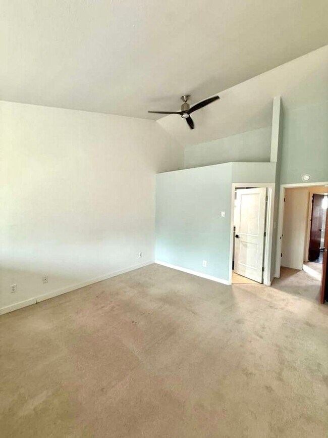 Building Photo - 8833 A Midvale Ave N