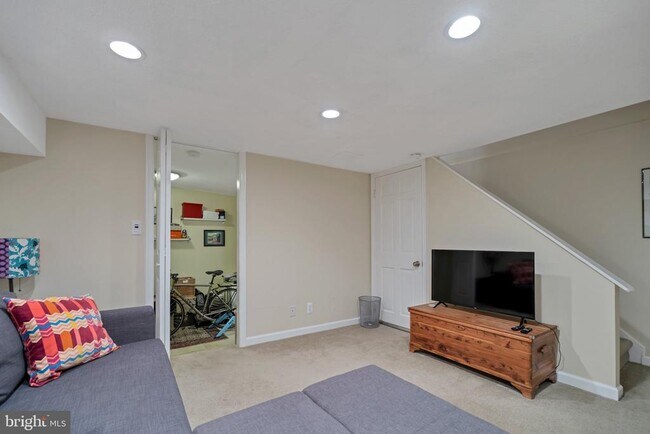 Building Photo - 3043 S Abingdon St