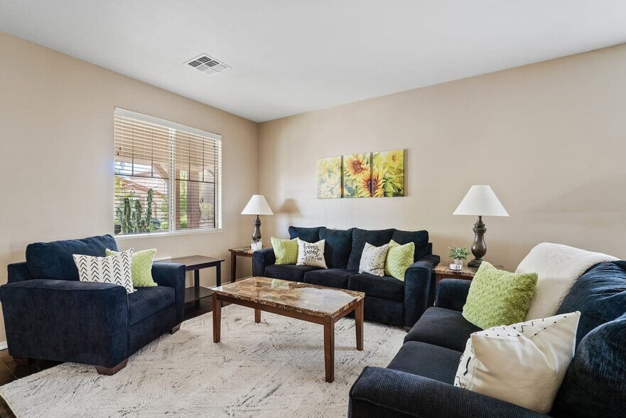 Building Photo - 488 E Diamond Trail